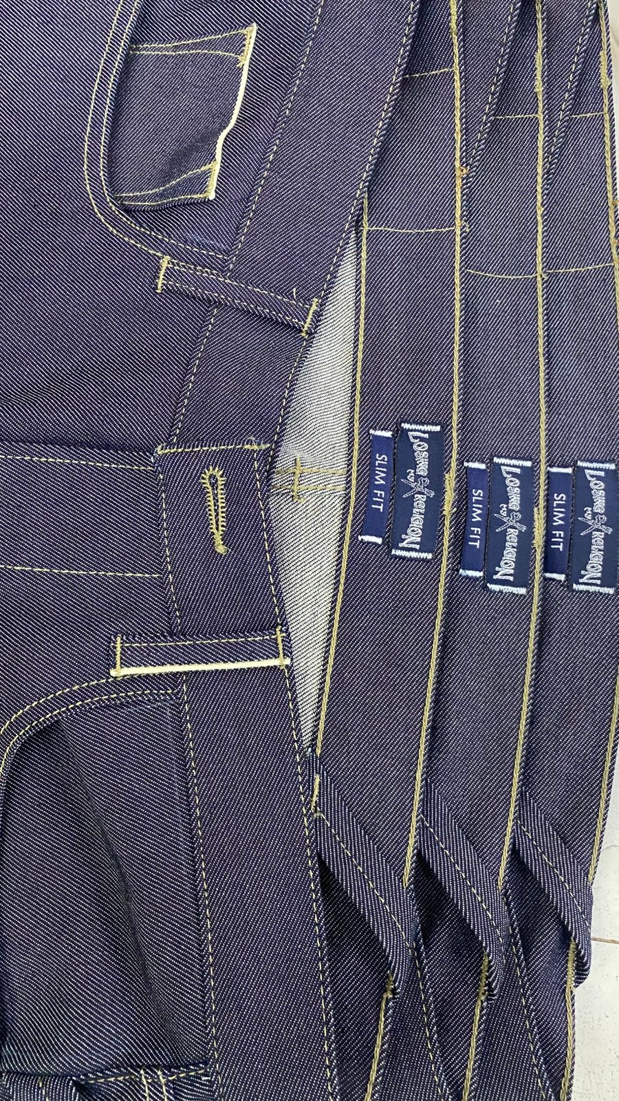 Detalle de prendas de mezclilla